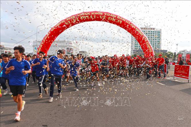 Hơn 3.600 người tham gia ngày chạy Olympic vì sức khỏe toàn dân tại Cà Mau. Ảnh: Huỳnh Anh - TTXVN