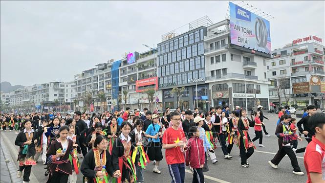 Đông đảo học sinh Quảng Ninh tham gia chạy hưởng ứng Ngày chạy Olympic năm 2026. Ảnh: Thanh Vân - TTXVN 