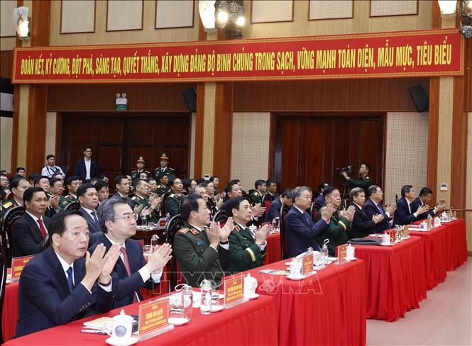 Tổng Bí thư Tô Lâm và các đại biểu dự Lễ kỷ niệm 80 năm Ngày thành lập Binh chủng Công binh. Ảnh: Thống Nhất – TTXVN