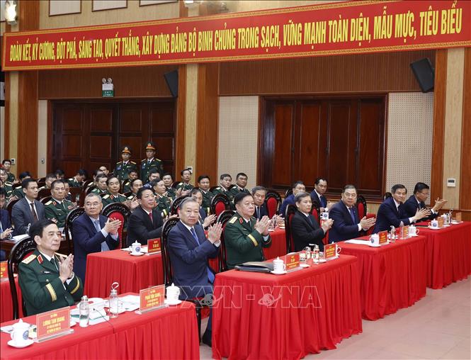 Tổng Bí thư Tô Lâm và các đại biểu dự Lễ kỷ niệm 80 năm Ngày thành lập Binh chủng Công binh. Ảnh: Thống Nhất – TTXVN