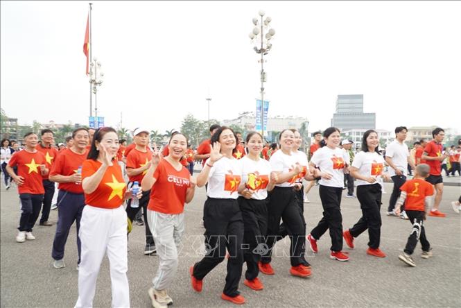  Đông đảo cán bộ, nhân dân và học sinh tham gia hưởng ứng Giải Việt dã. Ảnh: Trịnh Duy Hưng - TTXVN
           