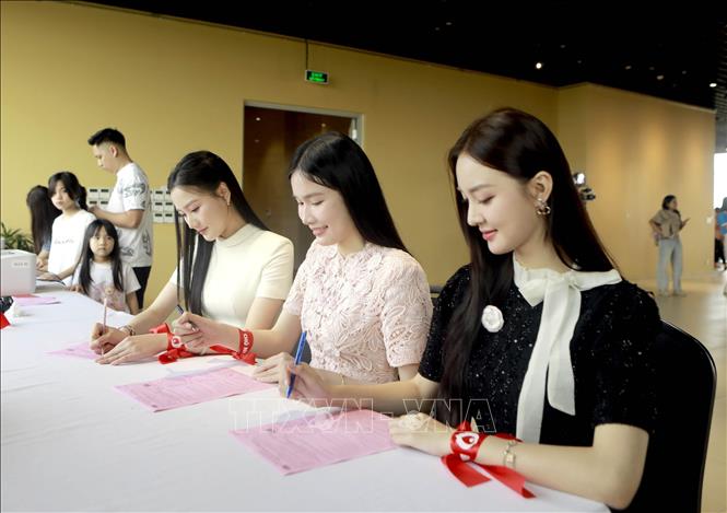 Các á hậu, hoa hậu, hoa khôi đăng kí hiến máu tại Chương trình “Chủ nhật Đỏ” lần thứ 18 - năm 2026, tổ chức tại tỉnh Phú Thọ. Ảnh: Ảnh: Hoàng Hùng - TTXVN