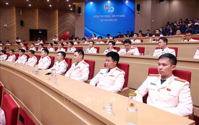 Đoàn viên, thanh niên Công an nhân dân tham dự buổi lễ. Ảnh: Phạm Kiên - TTXVN