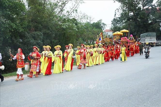 Lễ rước thu hút đông đảo nhân dân địa phương. Ảnh: Thái Hùng - TTXVN