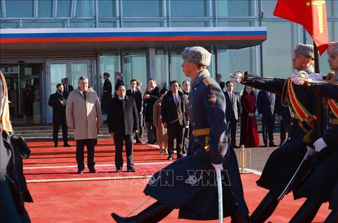 Lễ đón chính thức Thủ tướng Phạm Minh Chính thăm LB Nga được tổ chức trang trọng Sân bay quốc tế Vnukovo 2, do Thứ trưởng Bộ Ngoại giao LB Nga Rudenko Andrey Yurevych chủ trì. Ảnh: Dương Giang – TTXVN