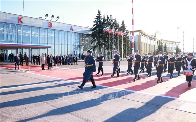 Lễ đón chính thức Thủ tướng Phạm Minh Chính thăm LB Nga được tổ chức trang trọng Sân bay quốc tế Vnukovo 2, do Thứ trưởng Bộ Ngoại giao LB Nga Rudenko Andrey Yurevych chủ trì. Ảnh: Dương Giang – TTXVN