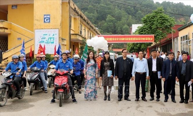 Đoàn xe diễu hành cùng lãnh đạo ngành y tế Hải Phòng hưởng ứng Ngày Thế giới phòng chống Lao. Ảnh: Minh Thu - TTXVN