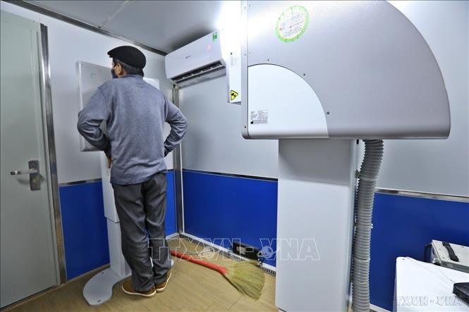 Các chiến dịch phát hiện chủ động bệnh lao sử dụng xe X-quang lưu động để thực hiện sàng lọc bệnh lao tại chỗ. Ảnh: Minh Quyết - TTXVN