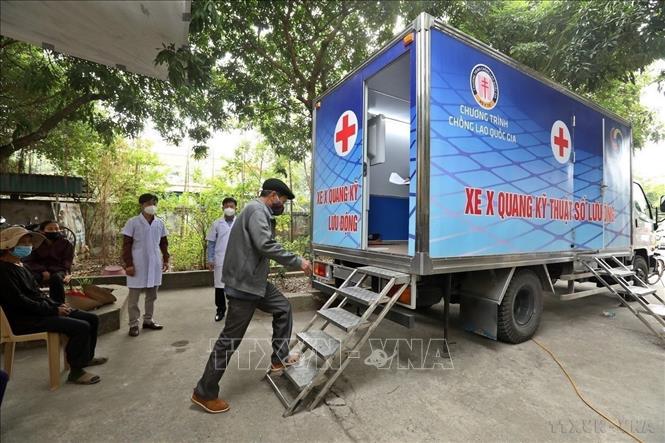 Các chiến dịch chủ động phát hiện bệnh lao sử dụng xe X-quang lưu động để thực hiện sàng lọc bệnh lao tại chỗ. Ảnh: Minh Quyết - TTXVN