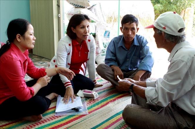 Tư vấn, điều trị cho bệnh nhân lao tại xã Tây Bình, huyện Tây Sơn, tỉnh Bình Định. Ảnh: Dương Ngọc - TTXVN