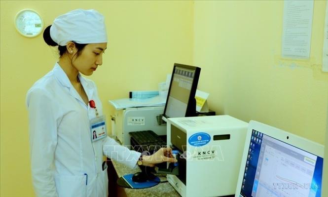 Tại Hải Phòng, số ượng bệnh nhân lao trong cộng đồng chưa phát hiện được còn trên 20%. Lao kháng đa thuốc phát triển nhanh (nằm trong tốp cao so với các địa phương trong cả nước). Trong ảnh: Xét nghiệm phát hiện bệnh lao tại Bệnh viện Lao và Bệnh viện Phổi Hải Phòng. Ảnh: Minh Thu - TTXVN