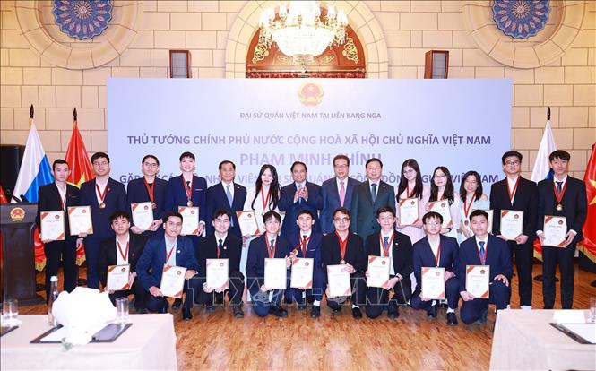 Thủ tướng Phạm Minh Chính với sinh viên Việt Nam đang học tập và nghiên cứu tại Liên bang Nga. Ảnh: Dương Giang - TTXVN