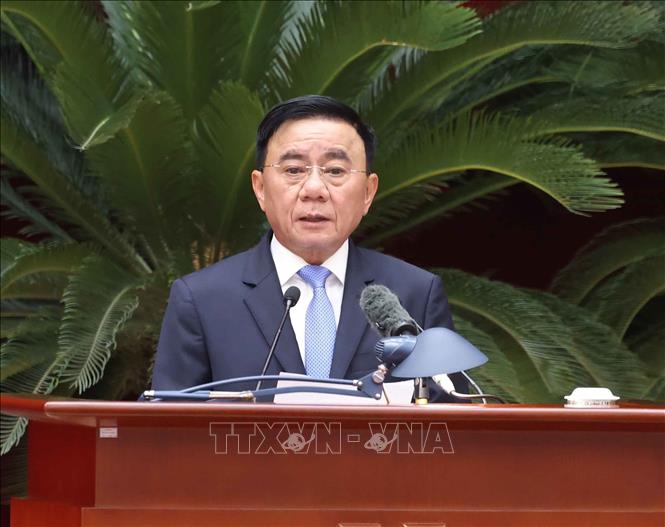 Đổng chí Trần Cẩm Tú, Uỷ viên Bộ Chính trị, Thường trực Ban Bí thư trình bày chương trình kỳ họp. Ảnh: Thống Nhất – TTXVN