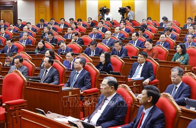 Đại biểu dự khai mạc Hội nghị lần thứ hai Ban Chấp hành Trung ương Đảng khoá XIV. Ảnh: Doãn Tấn - TTXVN