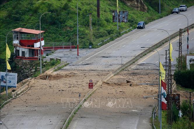 Hiện trường vụ không kích của Israel nhằm vào cây cầu bắc qua sông Litani ở Qasmiyeh, miền Nam Liban, ngày 22/3/2026. Ảnh: THX/TTXVN