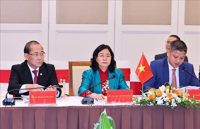 Đồng chí Bùi Thị Minh Hoài, Ủy viên Bộ Chính trị, Bí thư Trung ương Đảng, Chủ tịch Ủy ban Trung ương MTTQ Việt Nam phát biểu trao đổi nội dung hợp tác giữa hai tổ chức Mặt trận giai đoạn 2026 - 2031. Ảnh: Minh Đức – TTXVN