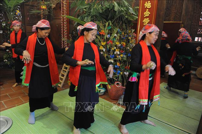 Thực hành Then ở Bắc Ninh. Ảnh: Việt Hùng – TTXVN 
