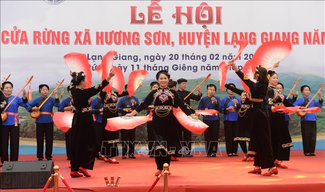 Thực hành Then tại Bắc Ninh. Ảnh: Việt Hùng – TTXVN 
