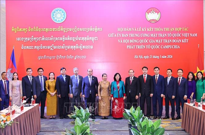 Đại biểu hai đoàn Việt Nam - Campuchia chụp ảnh chung. Ảnh: Minh Đức – TTXVN


