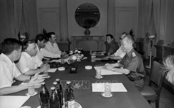 Đại tướng Võ Nguyên Giáp tiếp Đoàn đại biểu Chile do đồng chí Luis Corvalán, Tổng Bí thư Đảng Cộng sản Chile làm trưởng đoàn thăm Việt Nam (1978). Ảnh: Ngọc Khanh - TTXVN