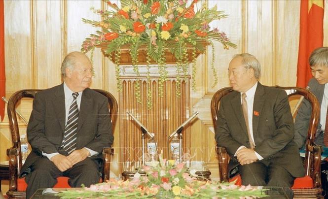 Chủ tịch Quốc hội Nguyễn Văn An hội kiến Tổng thống Chile Ricardo Lagos thăm cấp Nhà nước đến Việt Nam (22/10/2003). Ảnh: Nhan Sáng - TTXVN