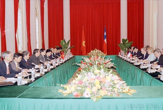 Chủ tịch nước Nguyễn Minh Triết hội đàm với Tổng thống Chile Michelle Bachelet trong chuyến thăm cấp Nhà nước đến Việt Nam từ ngày 17-20/11/2006. Ảnh: Nguyễn Khang - TTXVN