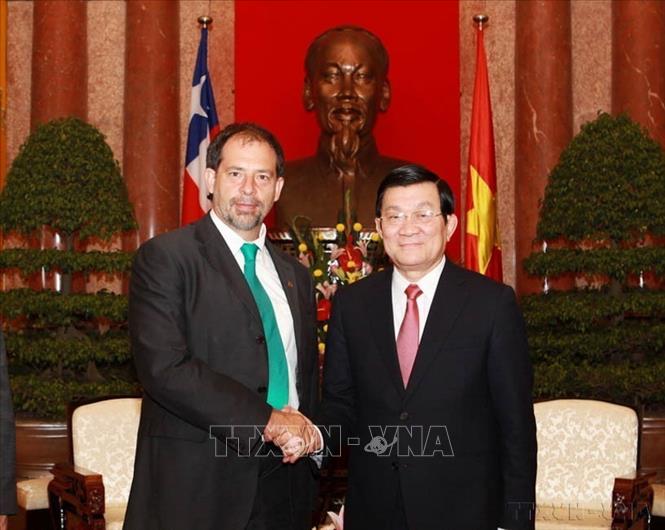 Chủ tịch nước Trương Tấn Sang tiếp Chủ tịch Thượng viện Chile Guido Girardi Lavín thăm chính thức Việt Nam (28/2/2012). Ảnh: Nguyễn Khang - TTXVN