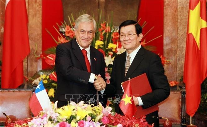 Ngày 22/32012, tại Phủ Chủ tịch, Chủ tịch nước Trương Tấn Sang và Tổng thống Chile Sebastian Piñera Echenique ký Tuyên bố chung Việt Nam - Chile. Ảnh: Nguyễn Khang - TTXVN