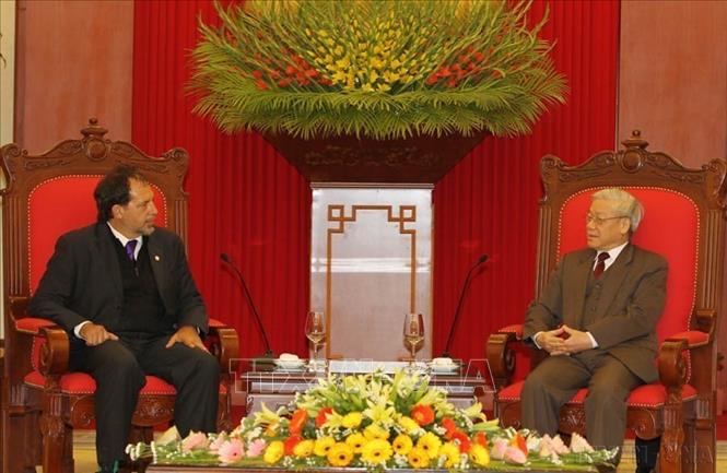 Tổng Bí thư Nguyễn Phú Trọng tiếp Chủ tịch Thượng viện Chile Guido Girardi Lavín thăm chính thức Việt Nam, ngày 29/2/2012. Ảnh: Trí Dũng - TTXVN