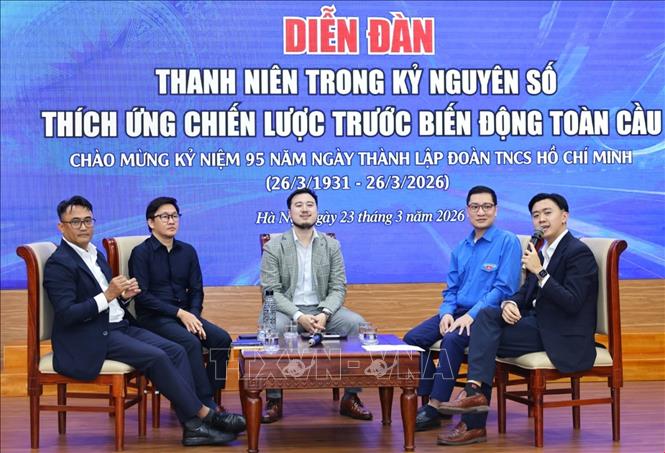 Các diễn giả thảo luận với chủ đề: “Vai trò tiên phong của thanh niên trong kỷ nguyên số”. Ảnh: Minh Đức – TTXVN