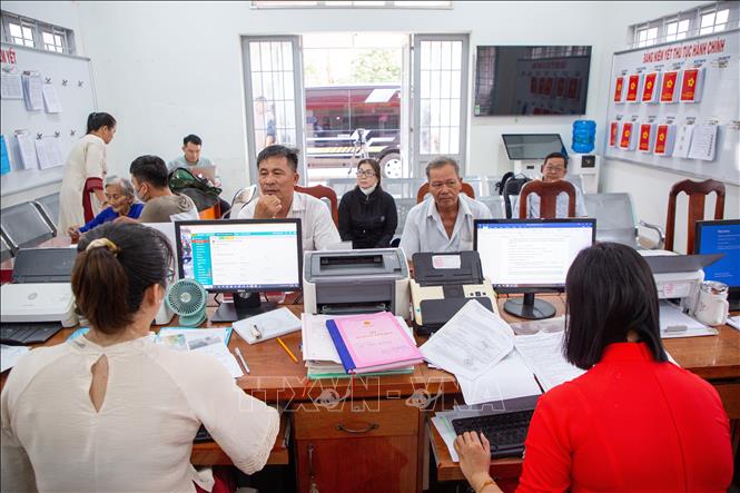 Đổi mới mạnh mẽ tư duy, phương pháp làm việc, chuyển từ “hành chính thụ động” sang “chủ động kiến tạo, phục vụ nhân dân”. Ảnh: Giang Phương - TTXVN 