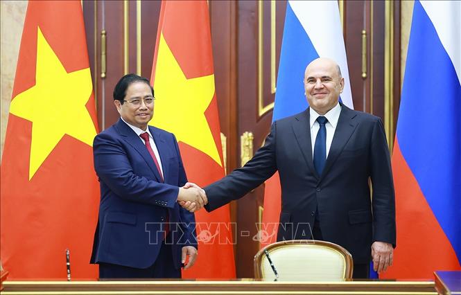 Thủ tướng Phạm Minh Chính và Thủ tướng Liên bang Nga Mikhail Mishustin. Ảnh: Dương Giang-TTXVN 
