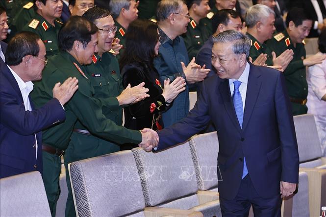 Tổng Bí thư Tô Lâm với đại biểu. Ảnh: Doãn Tấn - TTXVN