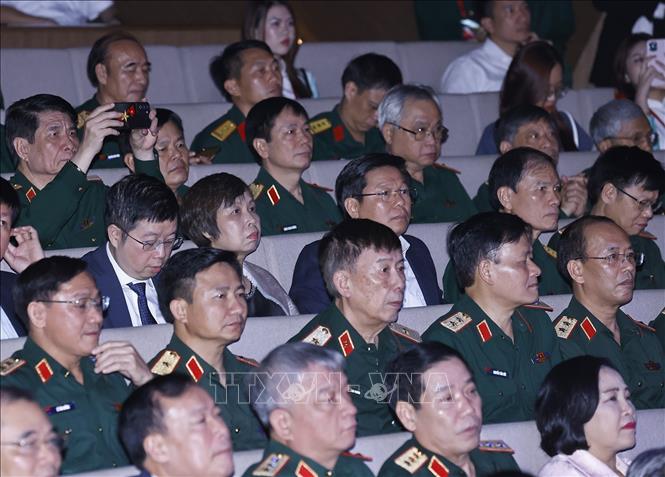 Đại biểu dự chương trình nghệ thuật 