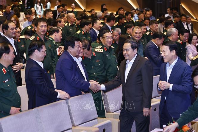 Chủ tịch Quốc hội Trần Thanh Mẫn với đại biểu. Ảnh: Doãn Tấn - TTXVN