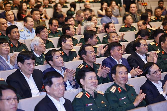 Đại biểu dự chương trình nghệ thuật 