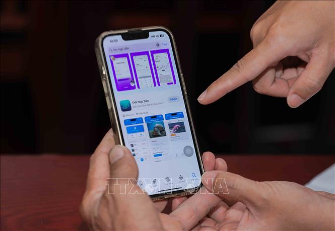 Ứng dụng hỗ trợ ngư dân ghi nhận, báo cáo, theo dõi các loài động vật biển; cung cấp dữ liệu kịp thời, chính xác, góp phần bảo tồn đa dạng sinh học và quản lý nguồn lợi hiệu quả. Ảnh: Phan Phương – TTXVN
