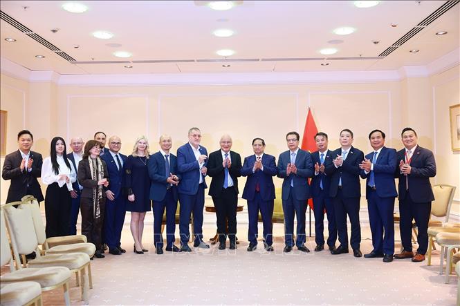 Thủ tướng Phạm Minh Chính tiếp đại diện lãnh đạo Tập đoàn TH True Milk của Việt Nam đang đầu tư tại Liên bang Nga. Ảnh: Dương Giang-TTXVN 
