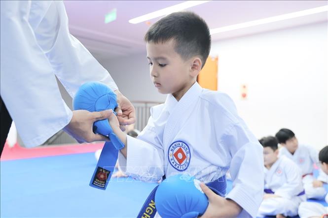 Các lớp duy trì đều đặn, thành phần chủ yếu là lứa tuổi thanh thiếu niên, từ học sinh tiểu học đến học sinh THPT. Ảnh: Minh Quyết - TTXVN