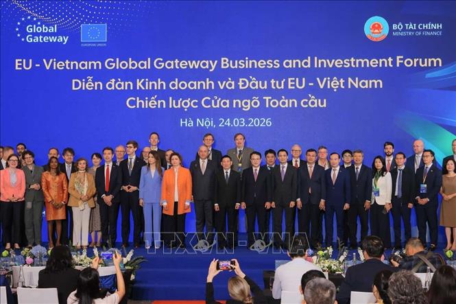 Phó Thủ tướng Hồ Đức Phớc và Cao ủy châu Âu phụ trách Quan hệ Đối tác Quốc tế Jozef Síkela và các đại biểu tham dự diễn đàn. Ảnh: Hoàng Hiếu - TTXVN