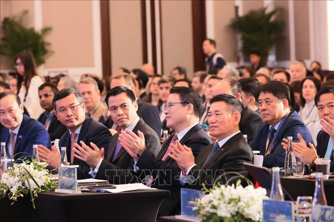 Phó Thủ tướng Hồ Đức Phớc và các đại biểu tham dự Diễn đàn. Ảnh: Hoàng Hiếu - TTXVN