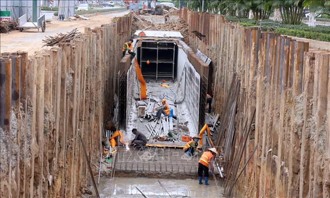 Các hạng mục chính của tuyến cống hộp nối từ khu vực đường Hoàng Minh Thảo đến đường Võ Chí Công ra sông Tô Lịch được đặt mục tiêu hoàn thành trước ngày 30/4. Ảnh: Quốc Khánh - TTXVN