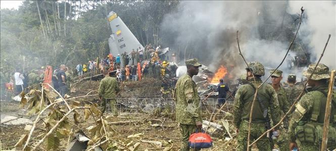 Binh sĩ Colombia làm nhiệm vụ tại hiện trường vụ rơi máy bay vận tải quân sự ở Puerto Leguizamo, Putumayo, Colombia ngày 23/3/2026. Ảnh: REUTERS/TTXVN