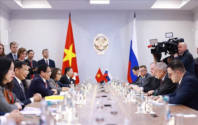 Thủ tướng Phạm Minh Chính gặp Thư ký Hội đồng An ninh Sergey Kuzhugetovich Shoygu. Ảnh: Dương Giang-TTXVN

