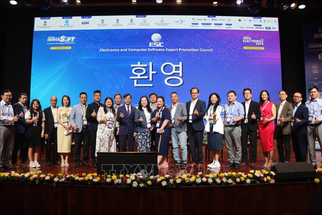 Đoàn lãnh đạo, đại diện hiệp hội, doanh nghiệp Việt Nam tại lễ khai mạc IndiaSoft 2026. Ảnh: Ngọc Thúy - p/v TTXVN tại New Delhi