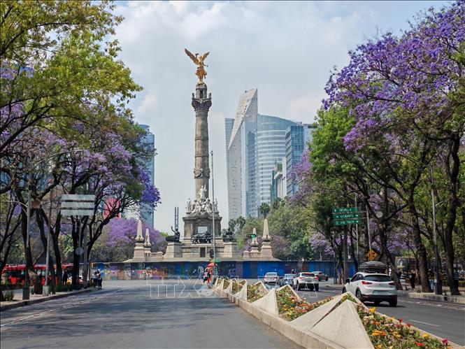 Tượng Thiên thần Độc lập, biểu tượng của thủ đô Mexico, nơi sẽ đăng cai Diễn đàn Đô thị Thế giới (WUF 14) vào năm 2028. Ảnh: Phương Lan - PVTTXVN tại Mexico 