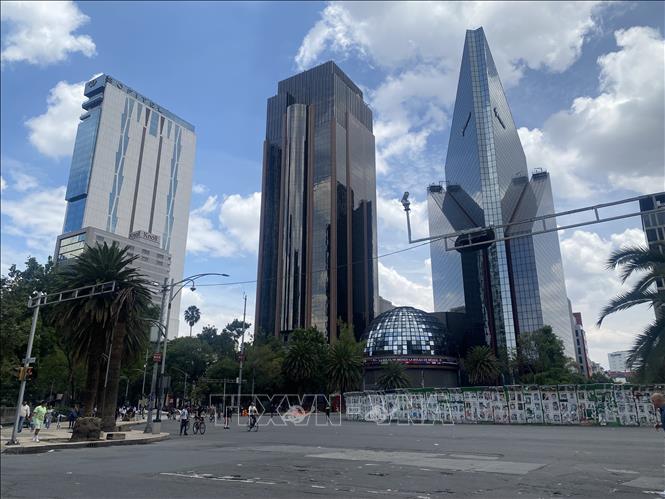 Một góc khu trung tâm tài chính Thành phố Mexico City, nơi dự kiến đăng cai Diễn đàn Đô thị Thế giới (WUF 14) năm 2028. Ảnh: Phương Lan - PVTTXVN tại Mexico 