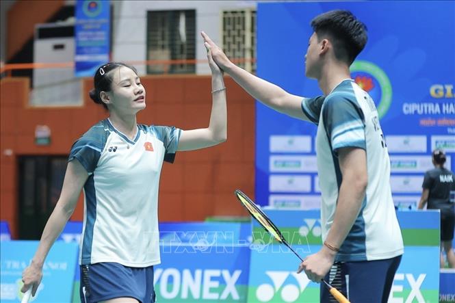 Cặp VĐV Trần Đình Mạnh - Phạm Thị Khánh (Việt Nam) thi đấu xuất sắc, giành chiến thắng 2-0 trước cặp VĐV Ravikrishna - Ananthakumar (UAE) ở nội dung đôi nam nữ. Ảnh: Minh Quyết - TTXVN