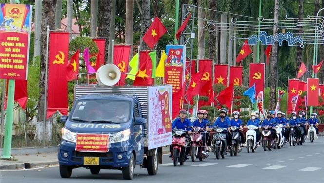 Đoàn viên, thanh niên phường Bình Phước, tỉnh Đồng Nai trở thành những “cánh tay nối dài” đưa thông tin về ngày hội bầu cử đại biểu Quốc hội khóa XVI và đại biểu Hội đồng nhân dân các cấp nhiệm kỳ 2026-2031 đến người dân (3/2026). Ảnh: Nhật Bình – TTXVN