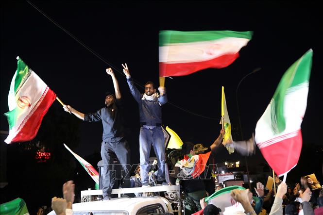 Tuần hành phản đối chiến dịch quân sự của Mỹ và Israel nhằm vào Iran tại Baghdad, Iraq, ngày 28/2/2026. Ảnh: THX/TTXVN